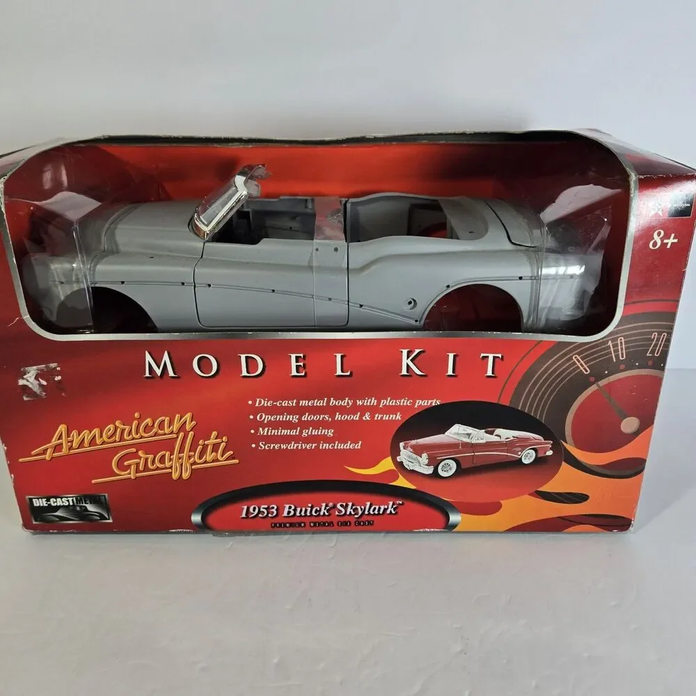 Motor Max American Graffiti 1953 Buick Skylark Candy Red 1/18 Model Kit NIB
